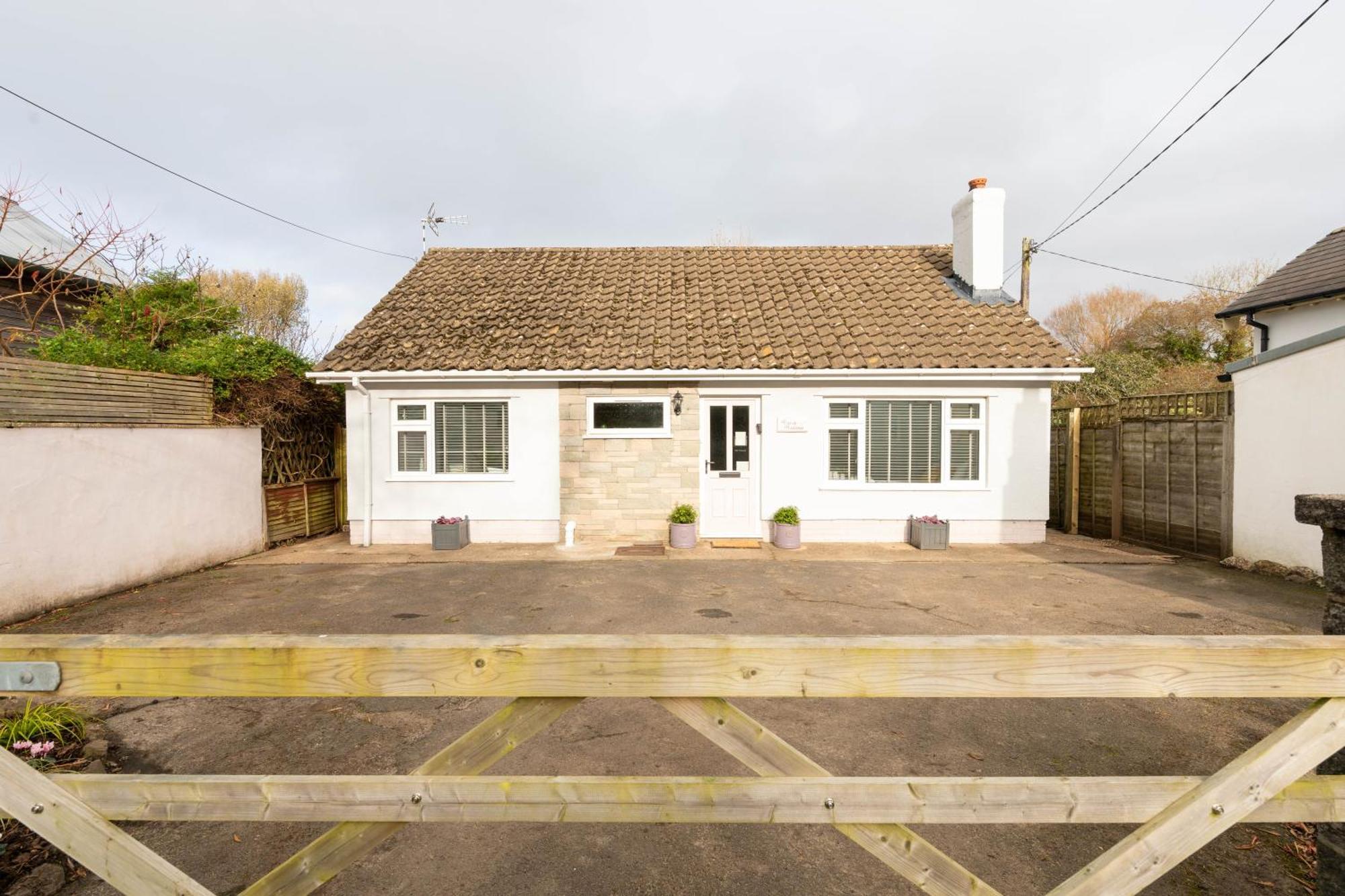 Just Wales - Marshmallow Cottage, Oxwich *